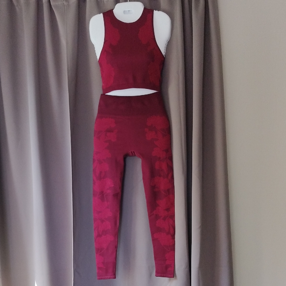 Elegant Burgundy Floral Leggings Set